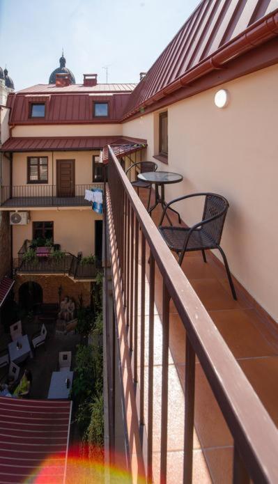 Apart Yaroslava Osmomysla 9 Square - City Center Leópolis Exterior foto